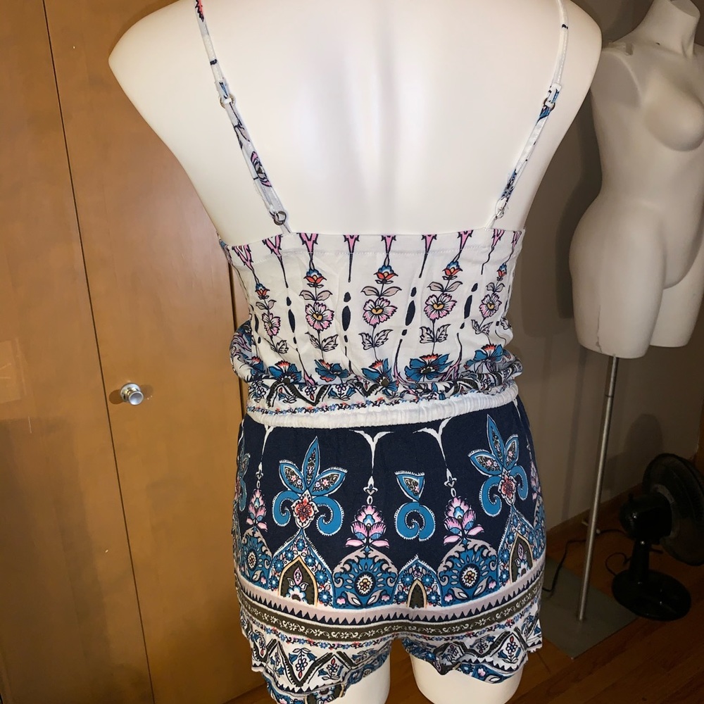 Patterned Romper - Picture 4 of 4